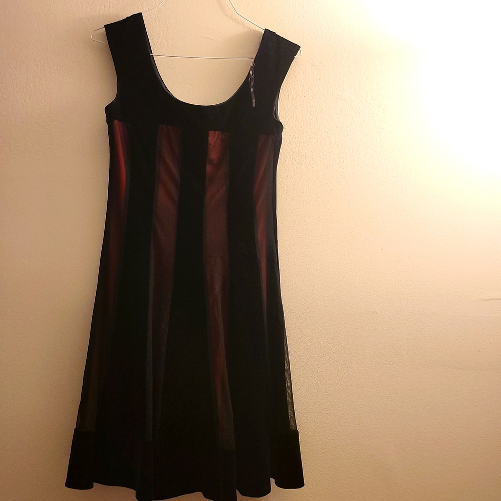 Beautiful black and red dress, size 8